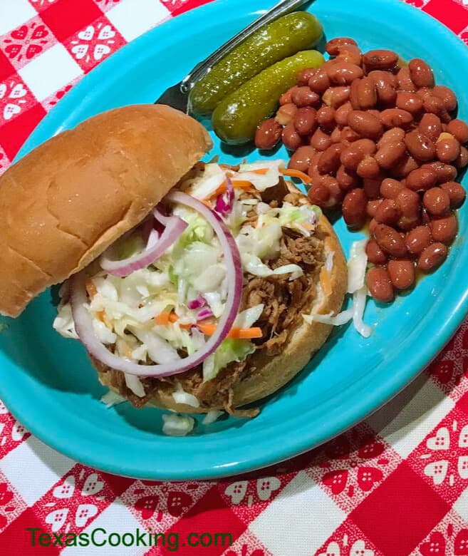 Pulled Pork Sandwich in the Slow Cooker